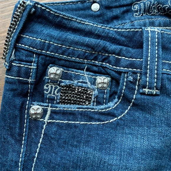 Miss Me-Bootcut Stretch Denim Jeans Rhinestones size 26 but fit like 24/25 - Picture 9 of 13